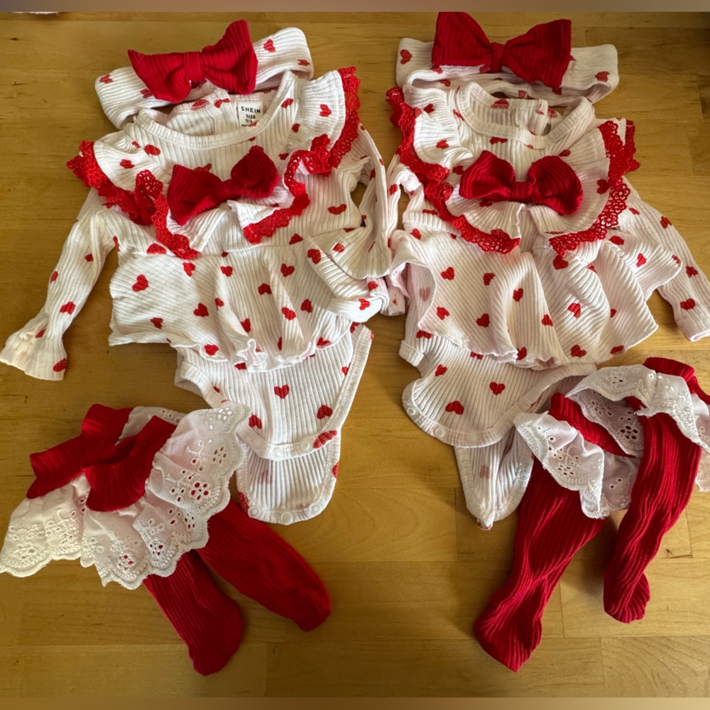 Adorable Heart Print Baby Outfit size 0-1 month